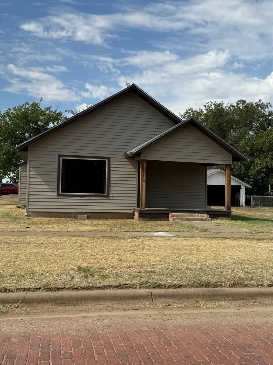 510 Cain St, Quanah, TX 79252 - Image #2