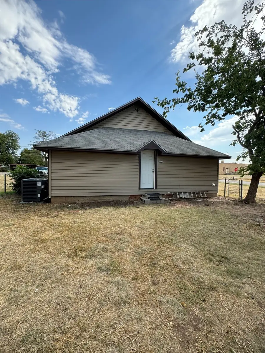 510 Cain St, Quanah, TX 79252 - Image #3