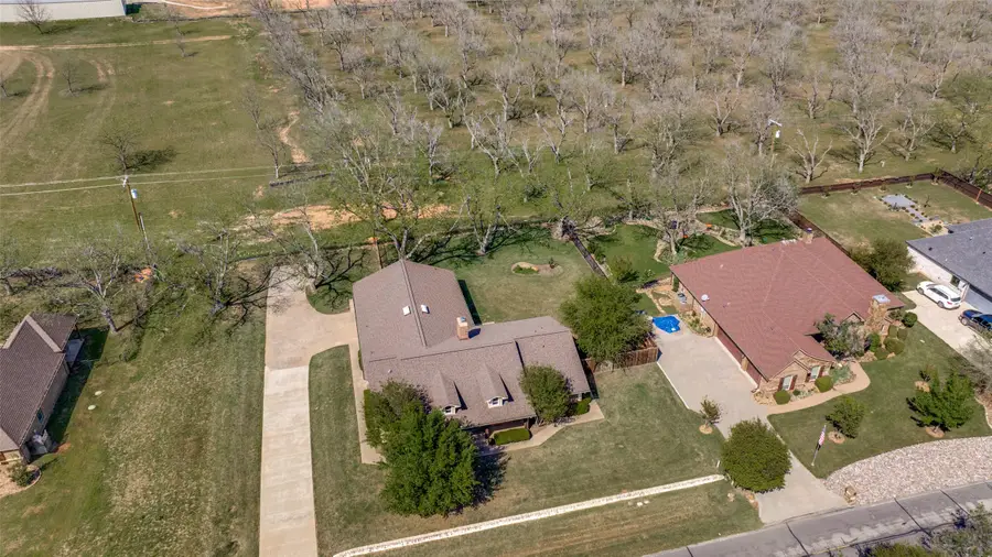 9807 Ravenswood Road, Granbury, TX 76049 - Image #3