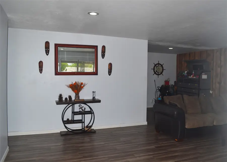 372 Shoreline Drive, Azle, TX 76020 - Image #2