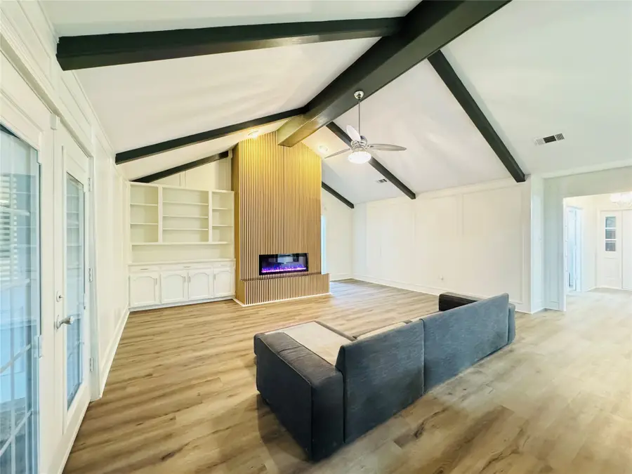 4421 Woodridge Drive, Arlington, TX 76013 - Image #3