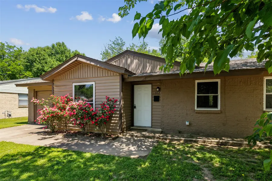 1202 Johns Drive, Euless, TX 76039 - Image #2