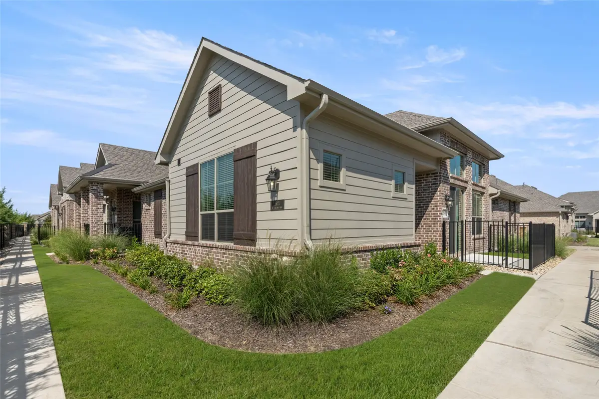 2621 St Helena Lane, Grand Prairie, TX 75054 - Image #1