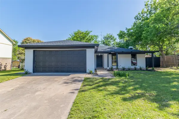 220 Jeaneta Avenue, Benbrook, TX 76126