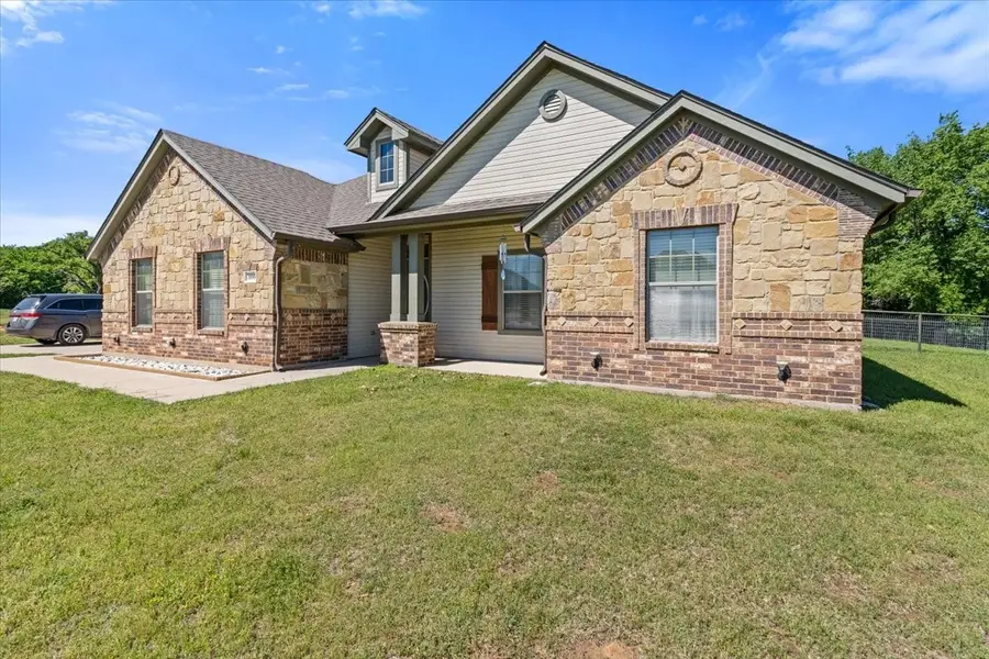 100 Cora Court, Reno, TX 76082 - Image #2