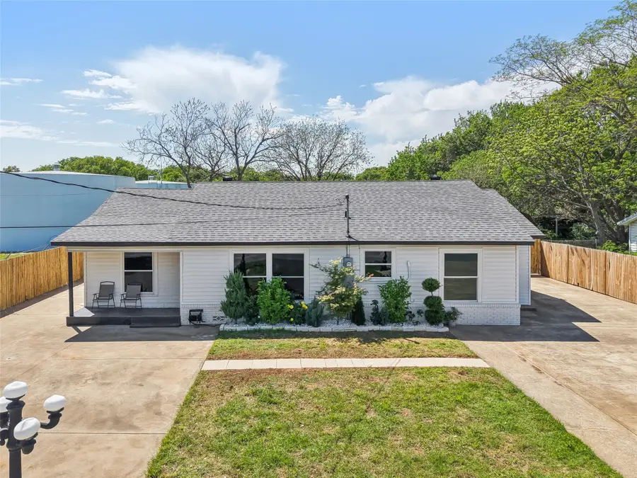 125 Souder Drive, Hurst, TX 76053 - Image #2