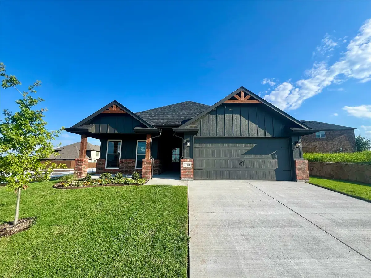 4304 Hummingbird Drive, Sherman, TX 75092 - Image #1