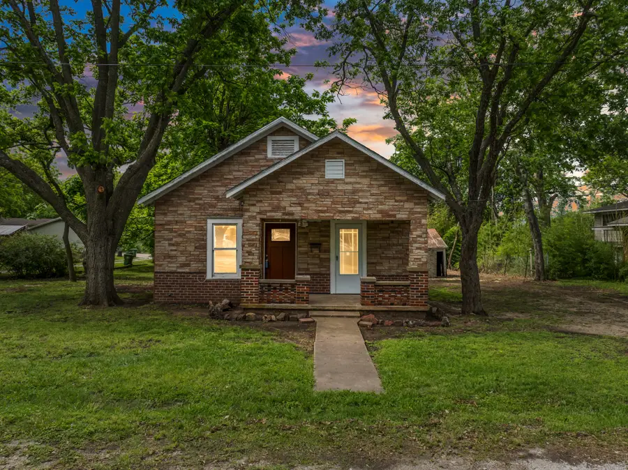 609 W Elm, West, TX 76691 - Image #2
