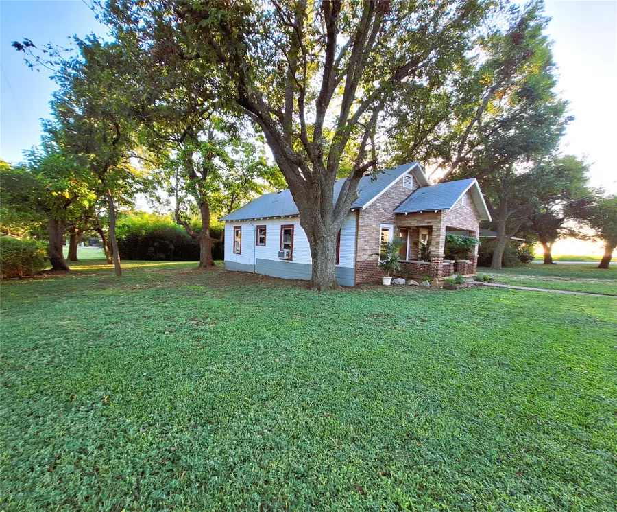 609 W Elm, West, TX 76691 - Image #3