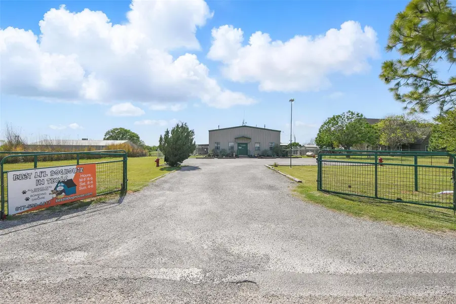 222 Fox Road, Weatherford, TX 76088 - Image #2