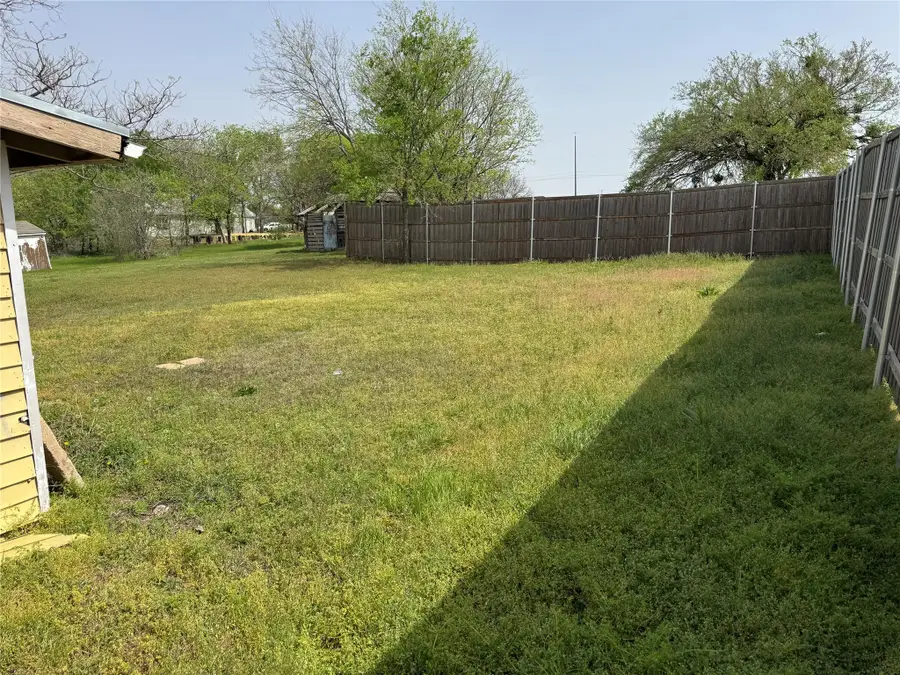 411 Decatur Street, Bowie, TX 76230 - Image #2