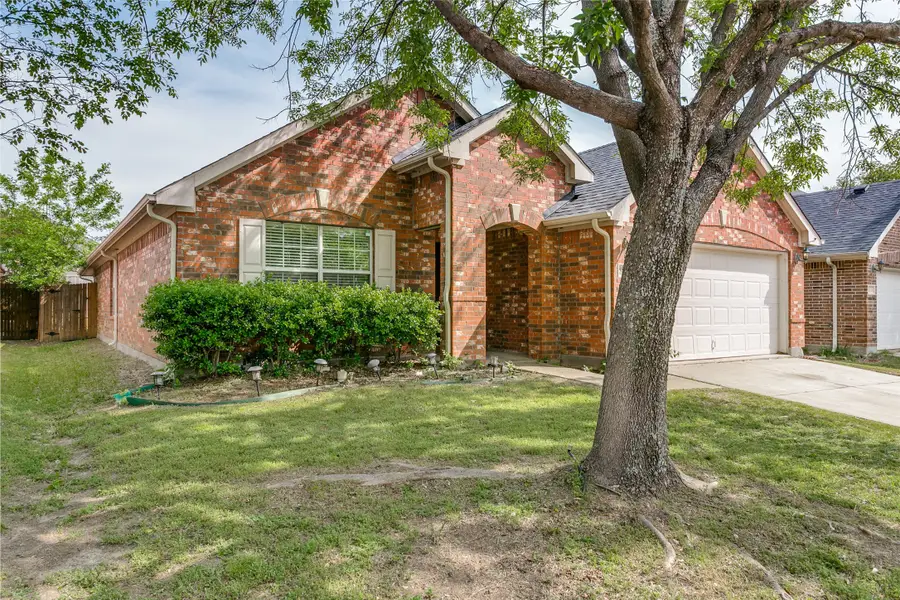 815 Creekside Drive, Little Elm, TX 75068 - Image #2
