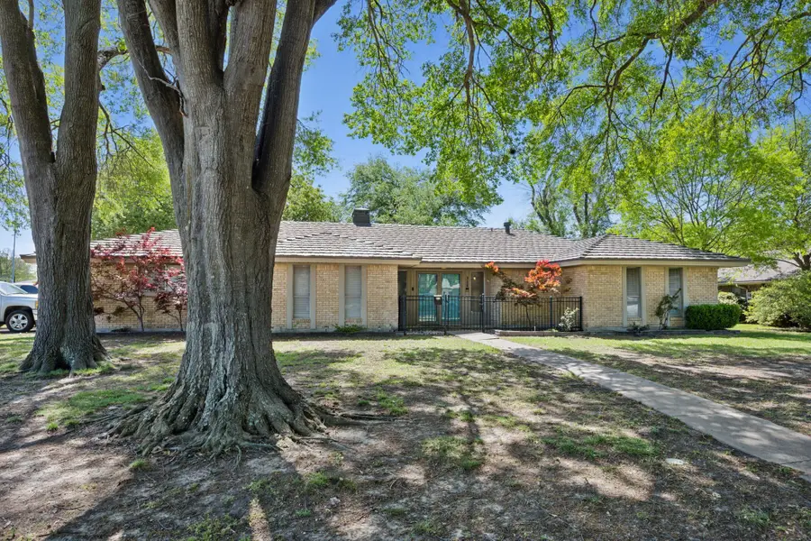 314 Xavier Drive, Garland, TX 75043 - Image #2