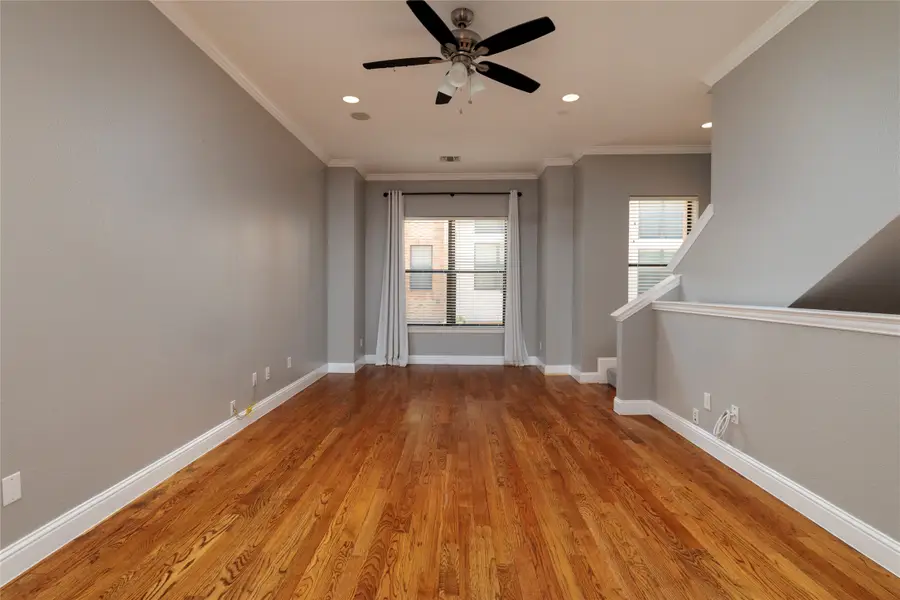 724 Skyline Bluff Court, Fort Worth, TX 76102 - Image #3