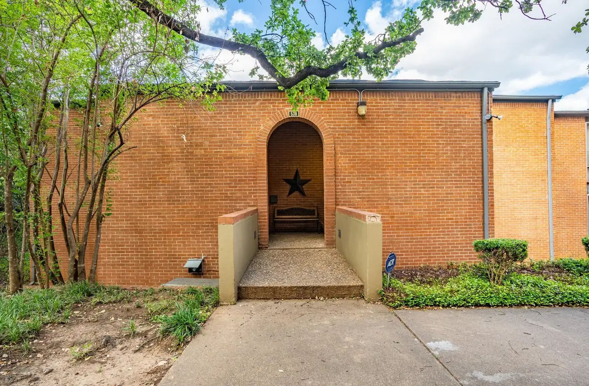 538 E Avenue J #B, Grand Prairie, TX 75050 - Image #1