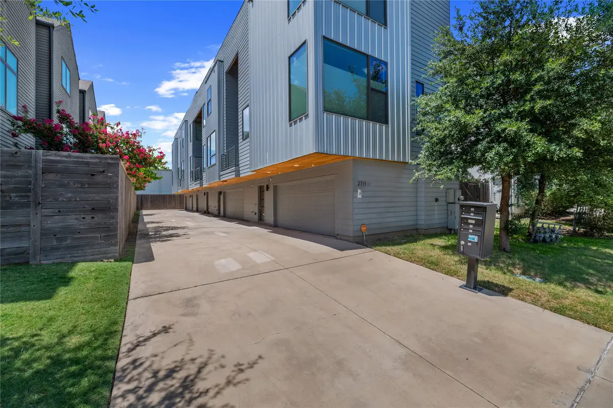 2711 Kimsey Drive, Dallas, TX 75235 - Image #1