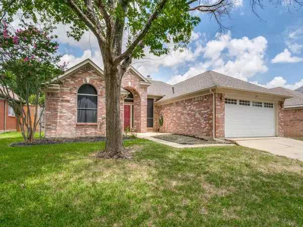 631 Engleside Drive, Arlington, TX 76018