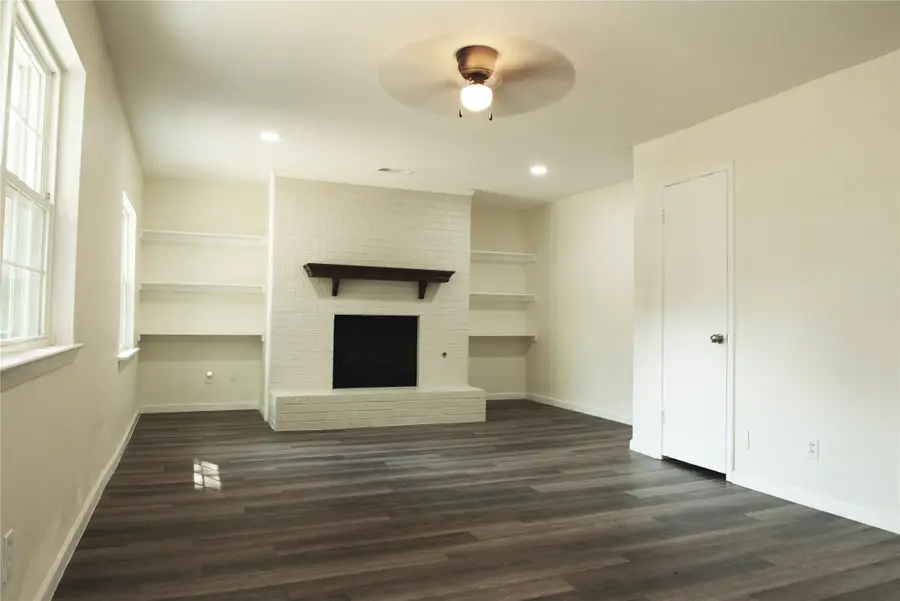 913 Rosewood Hills Drive, Garland, TX 75040 - Image #3