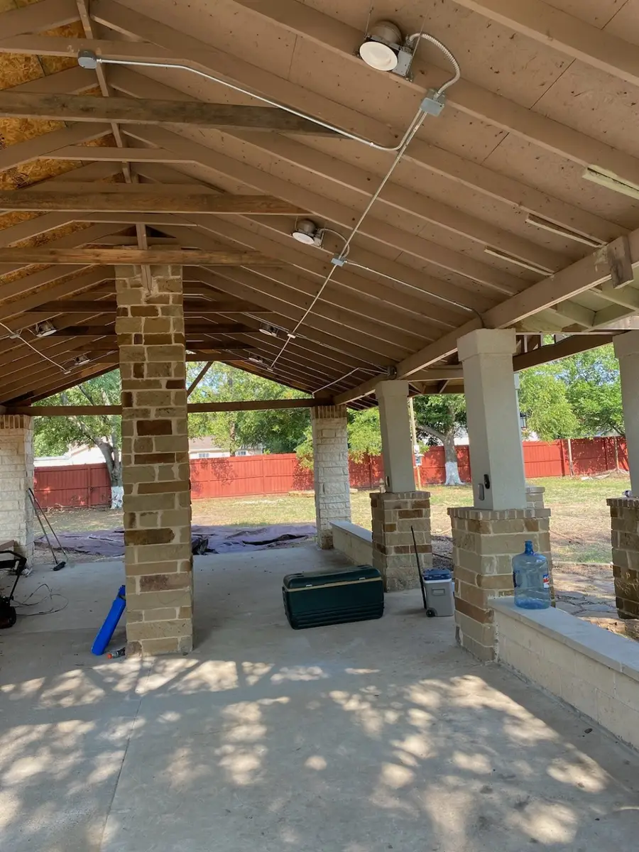 825 S Hughes Avenue, Fort Worth, TX 76103 - Image #2