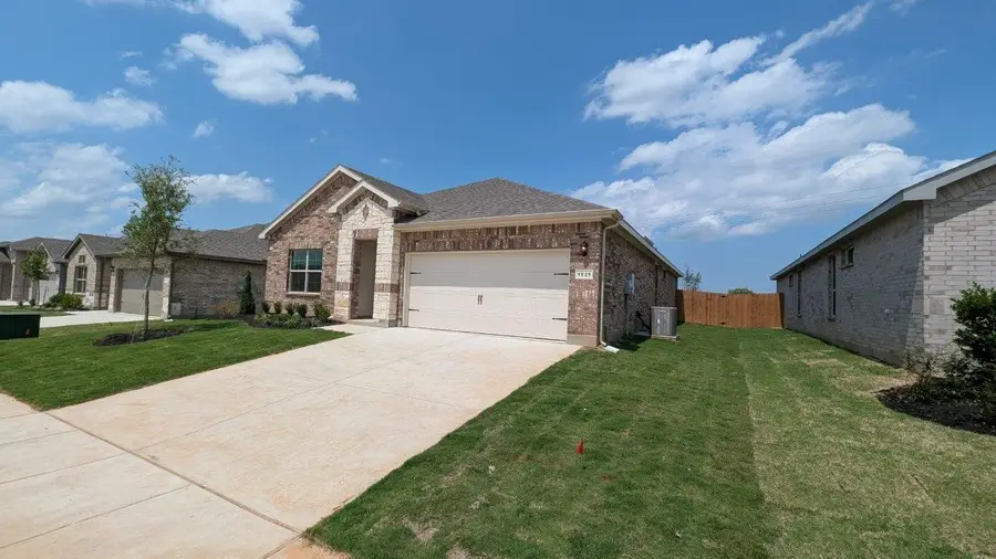 1021 Traction Trail, Cleburne, TX 76031 - Image #2