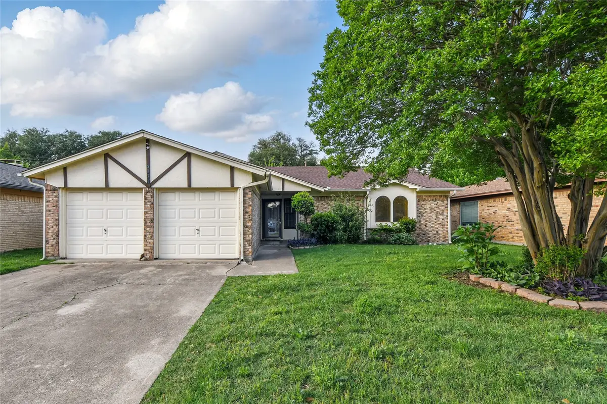 3836 Wedgworth Road S, Fort Worth, TX 76133 - Image #1