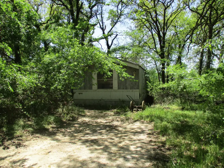 6613 Oakwood Lake Court, Granbury, TX 76049 - Image #2