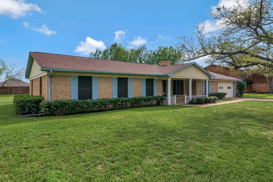 319 Allen Drive, Justin, TX 76247 - Image #2