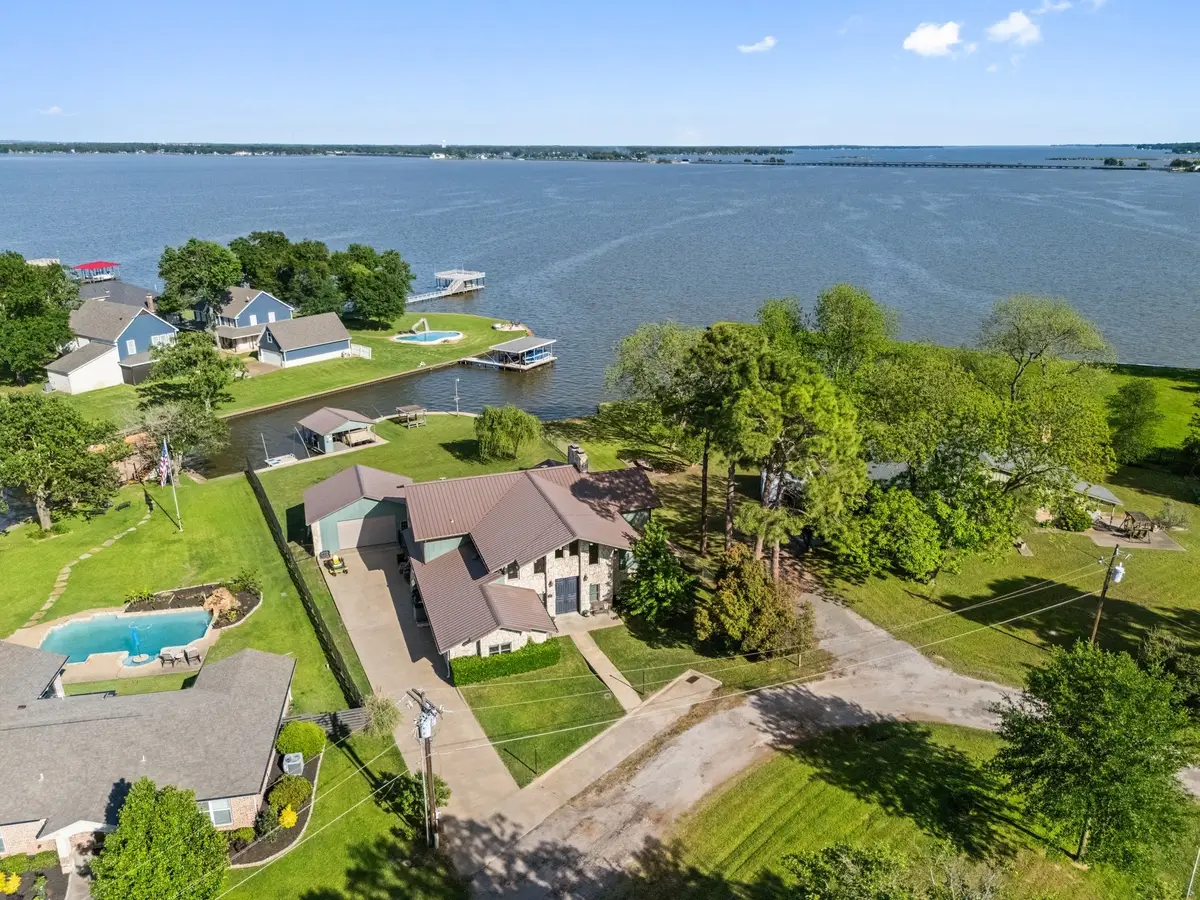 1035 Holiday Circle, Seven Points, TX 75143 - Image #1