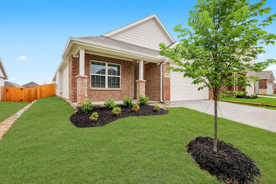 929 Rocket Plane Drive, Fort Worth, TX 76131 - Image #2