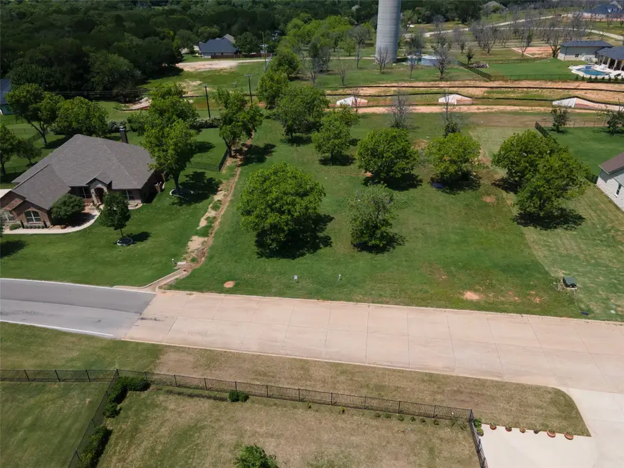 6512 Pinehurst Drive, Granbury, TX 76049 - Image #3