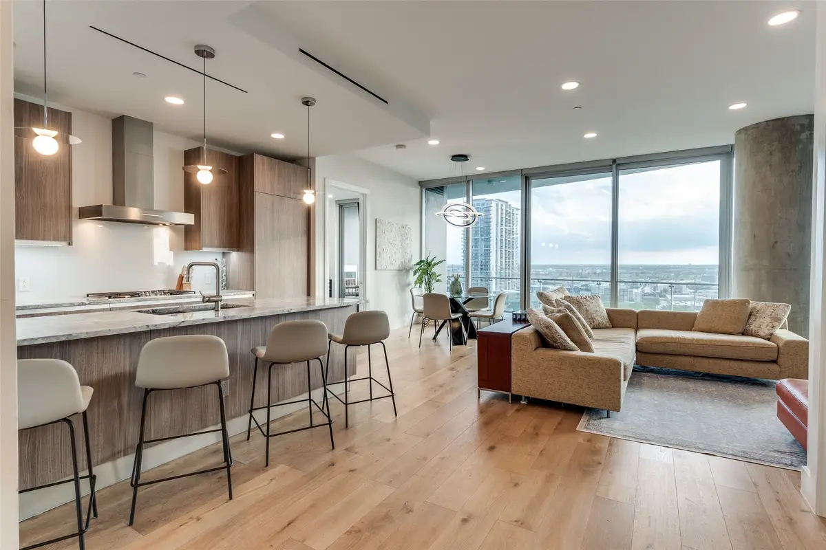 3130 N Harwood Street #902, Dallas, TX 75201 - Image #1