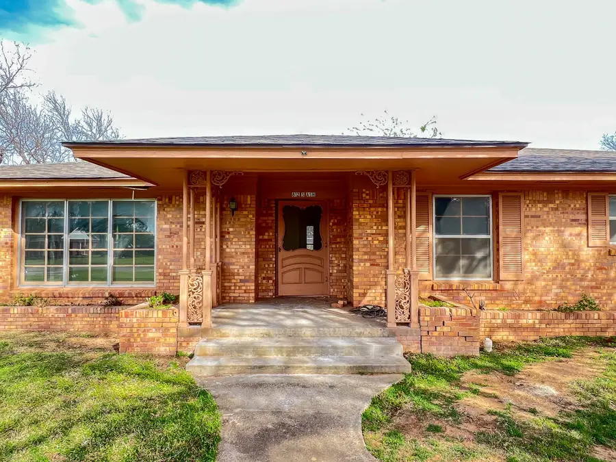 812 S Ash, Archer City, TX 76351 - Image #2