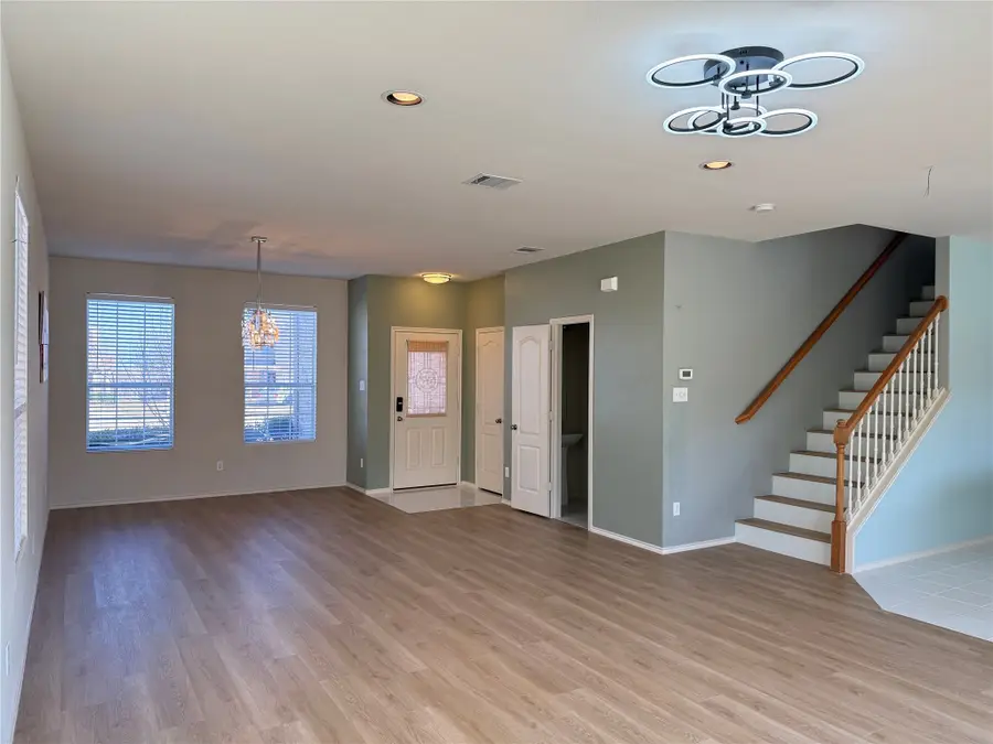 544 Crystal Springs Drive, Fort Worth, TX 76108 - Image #3