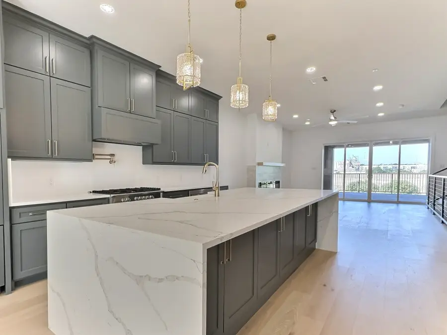 408 Vista Buena Trail, Fort Worth, TX 76111 - Image #2