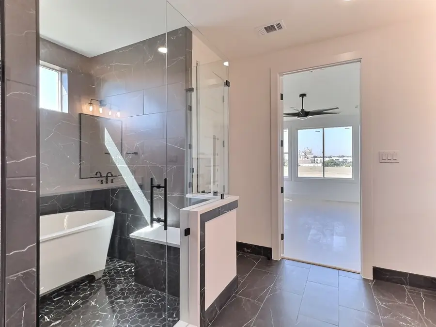 412 Vista Buena Trail, Fort Worth, TX 76111 - Image #2