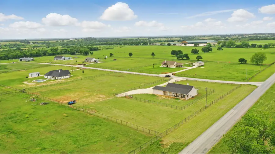 1220 Meadow Bend Circle, Stephenville, TX 76401 - Image #3