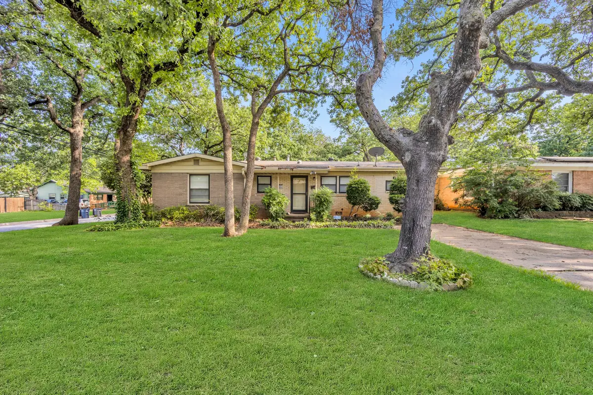 6324 Woodbine Drive, Fort Worth, TX 76112 - Image #1