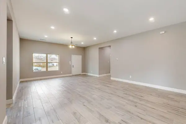 706 Poinsettia Drive, Lancaster, TX 75146