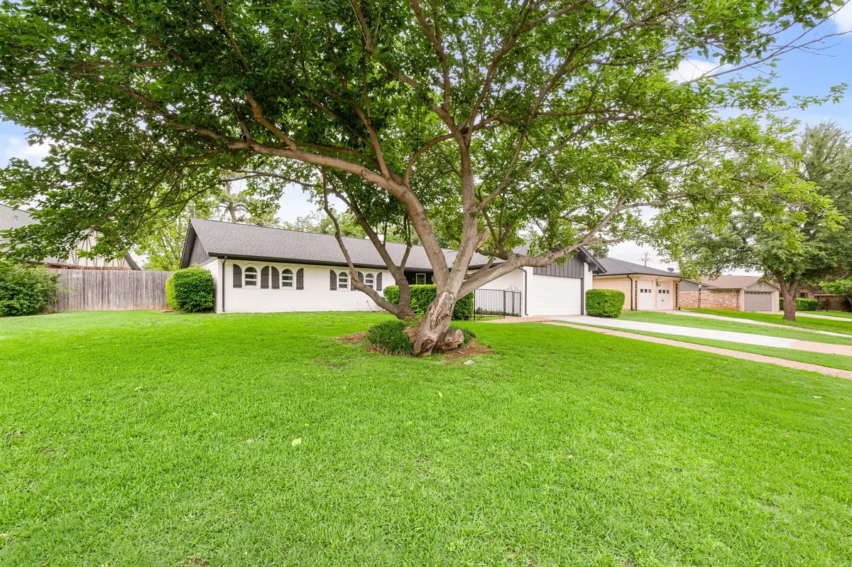 1823 E Cedar Elm Drive, Arlington, TX 76012 - Image #1