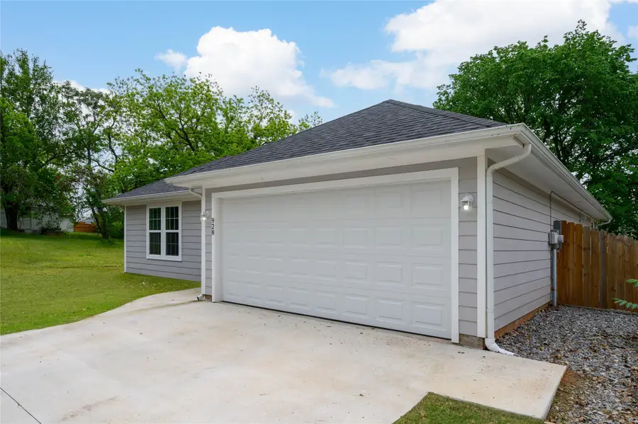 928 W Chase Street, Denison, TX 75020 - Image #2