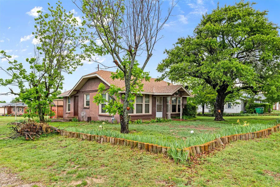 302 W Grogan Street, Hamilton, TX 76531 - Image #2