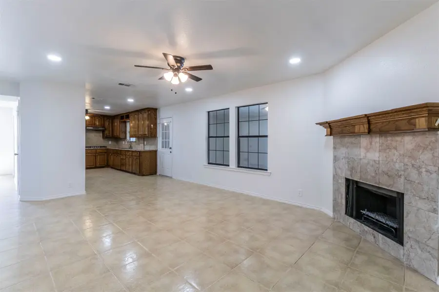 6517 Bob Hanger Street, Fort Worth, TX 76179 - Image #3