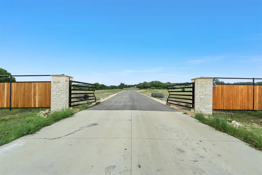 446 Grand Canyon Drive, Oglesby, TX 76561 - Image #2