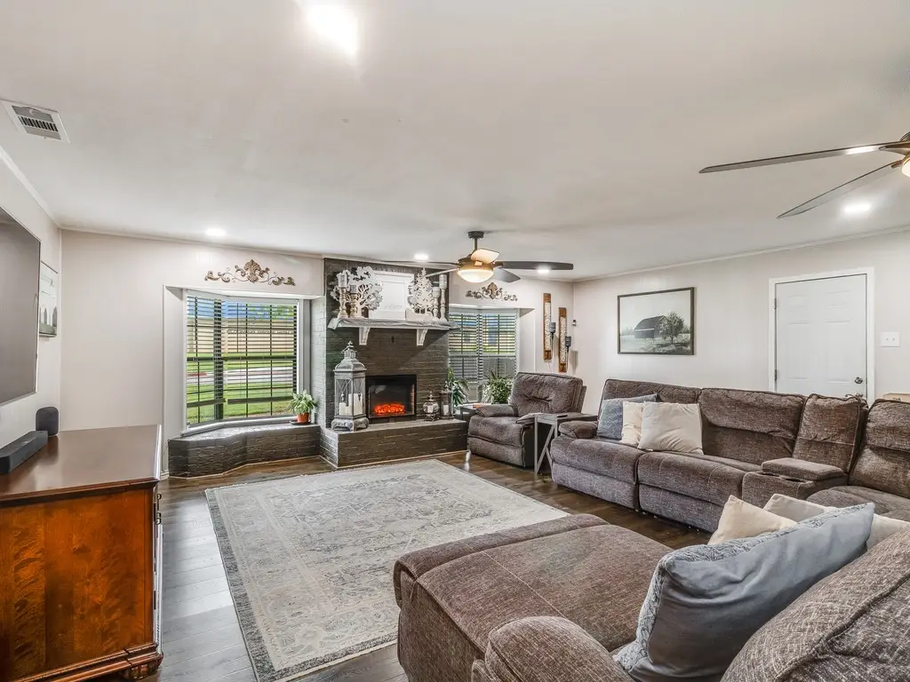 217 W Grady Street, Blooming Grove, TX 76626 - Image #1