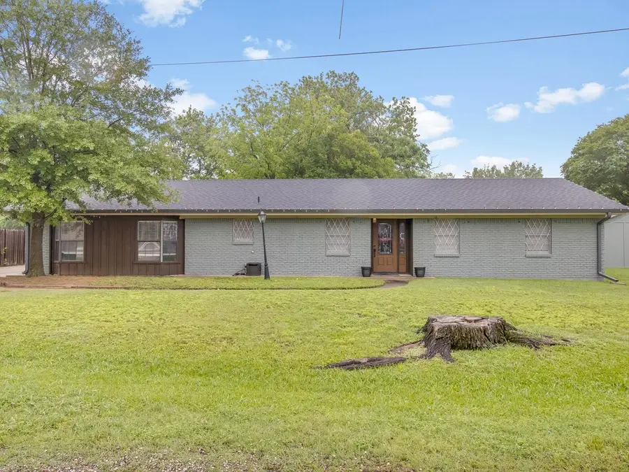 217 W Grady Street, Blooming Grove, TX 76626 - Image #3