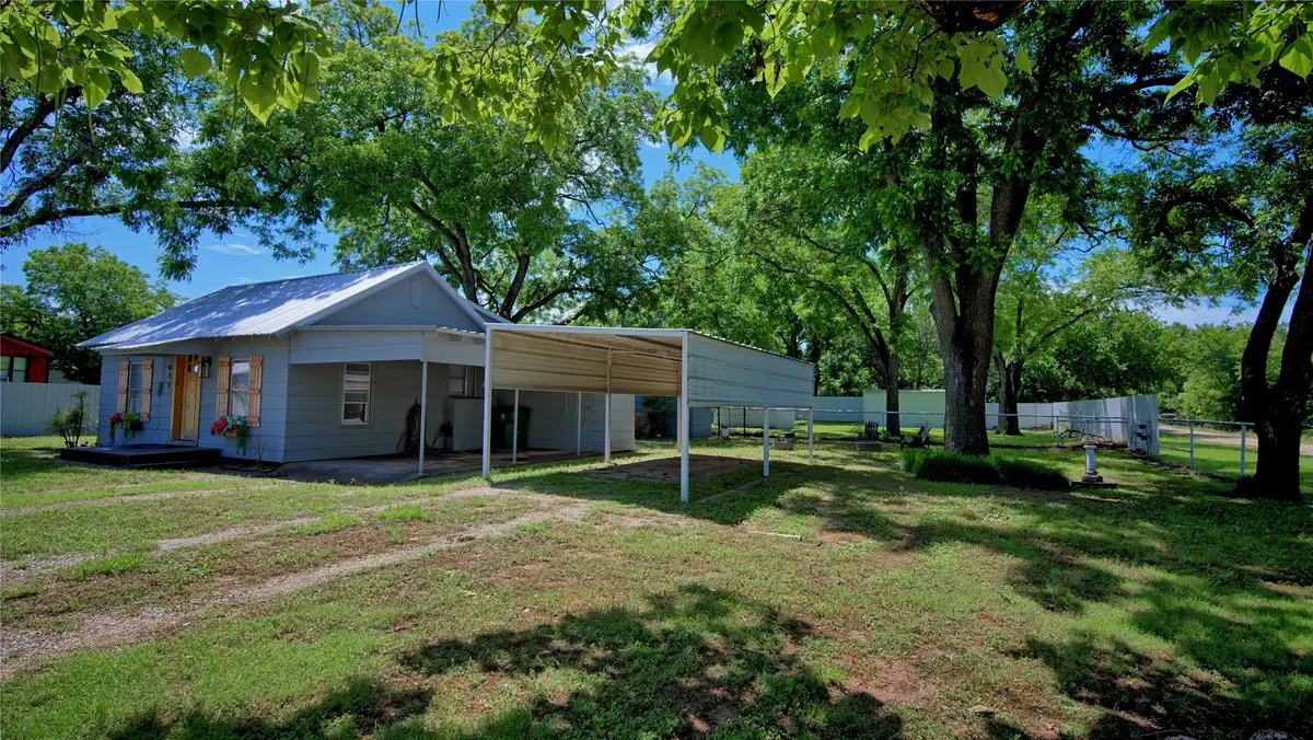 411 W Pine Street, Nocona, TX 76255 - Image #1