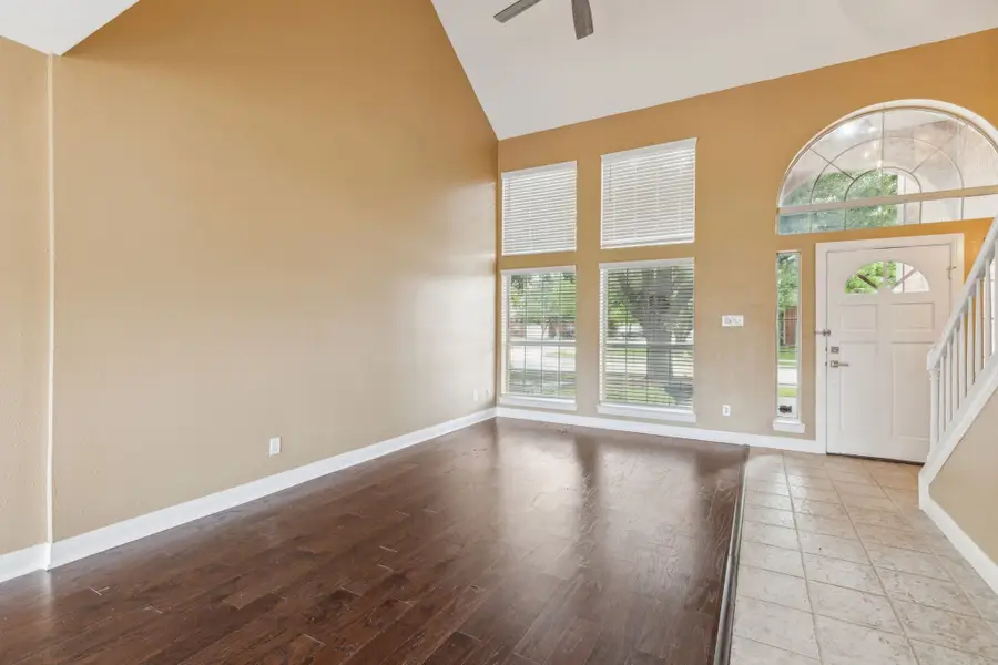9434 Abbey Road, Irving, TX 75063 - Image #2