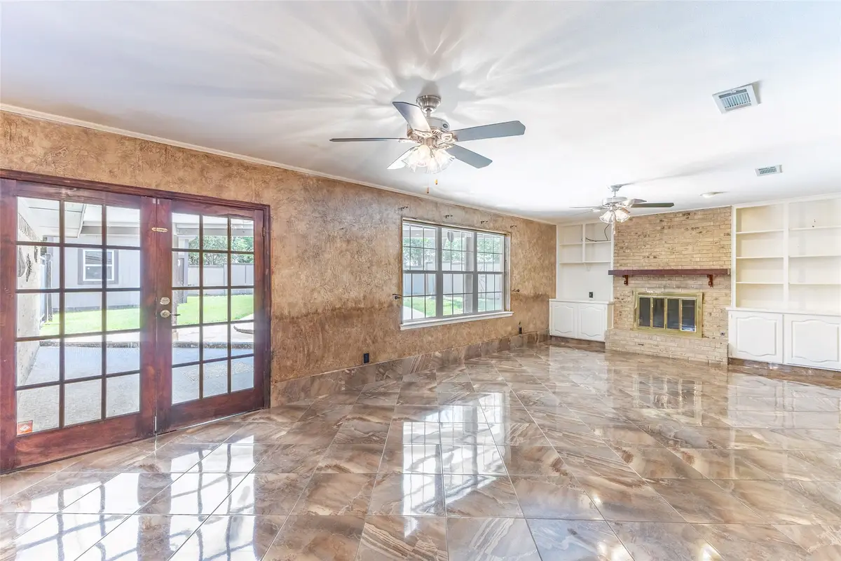 2418 Ingleside Drive, Grand Prairie, TX 75050 - Image #1