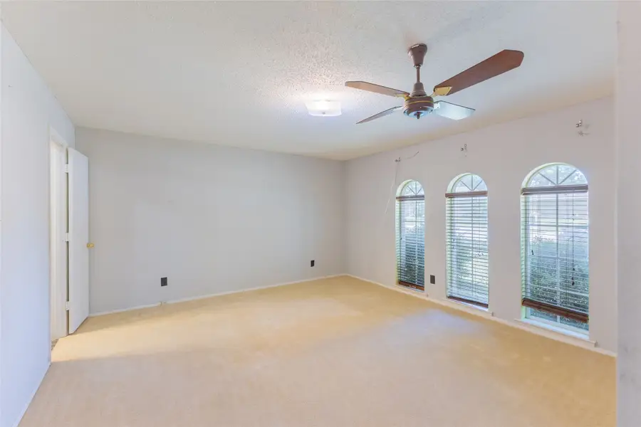 2418 Ingleside Drive, Grand Prairie, TX 75050 - Image #3