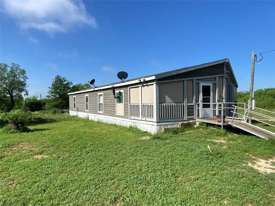 181 Mountain Street, Burkett, TX 76828 - Image #2